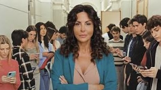 A testa alta chiude su Canale 5: ecco come è andato il finale negli ascolti